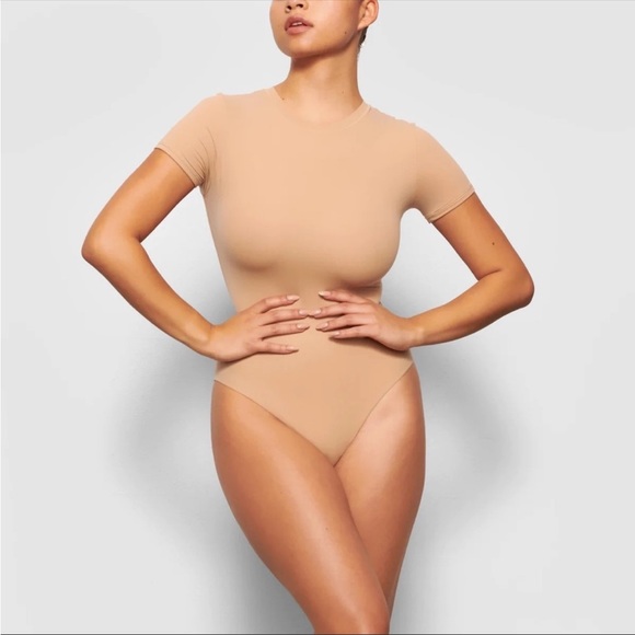 NWT SKIMS fits everybody tshirt bodysuit - Picture 2 of 6